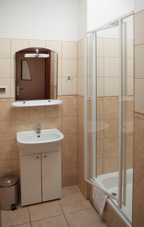 Hotel Nad Rzeczka Torun Bagian luar foto