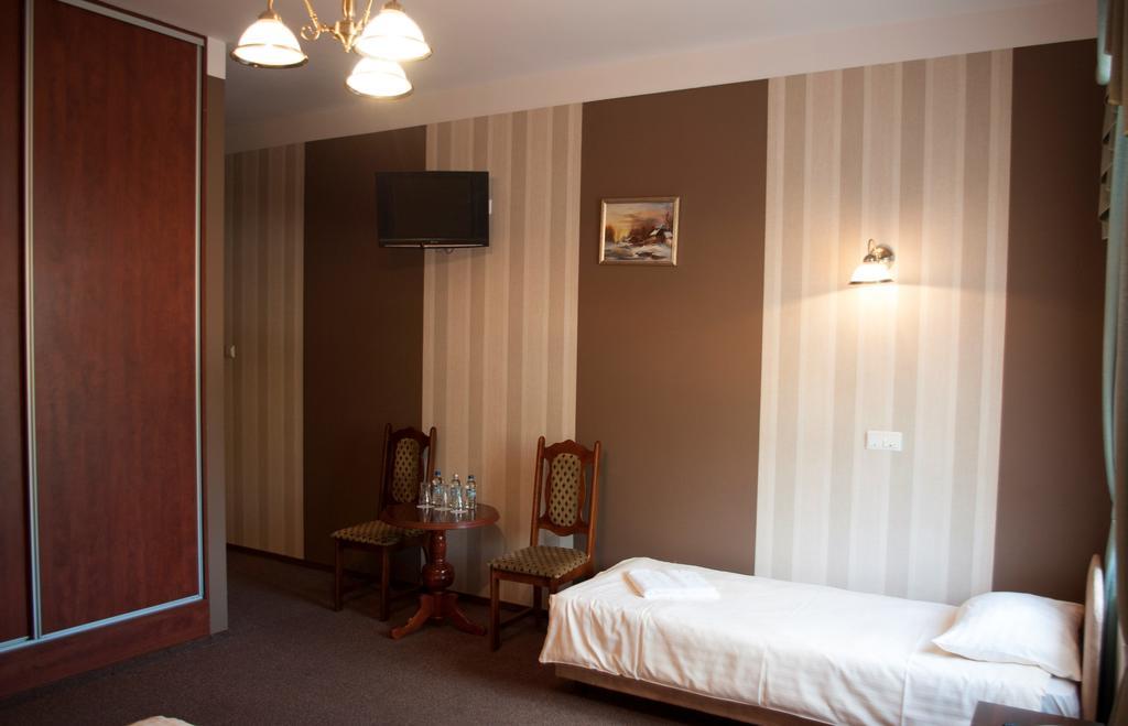 Hotel Nad Rzeczka Torun Ruang foto