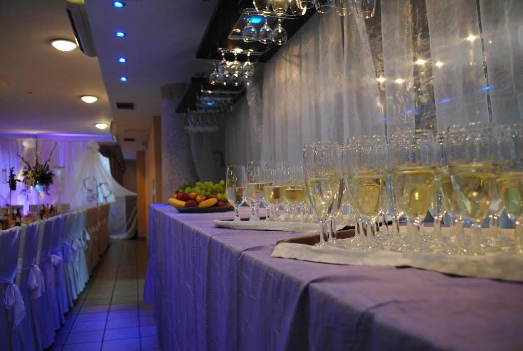 Hotel Nad Rzeczka Torun Bagian luar foto